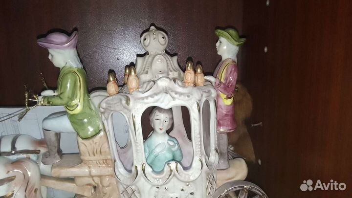 Огромная фарфоровая статуэтка карета 55см