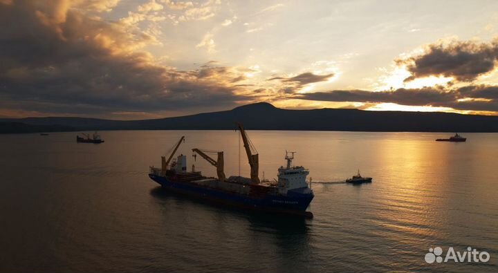 Аэросъемка с квадрокоптера, пилот дрона