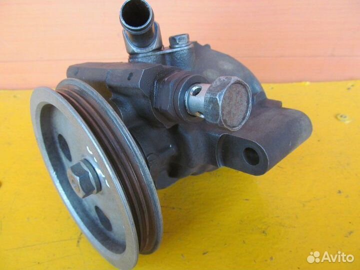 Насос гидроусилителя Toyota Camry SV30