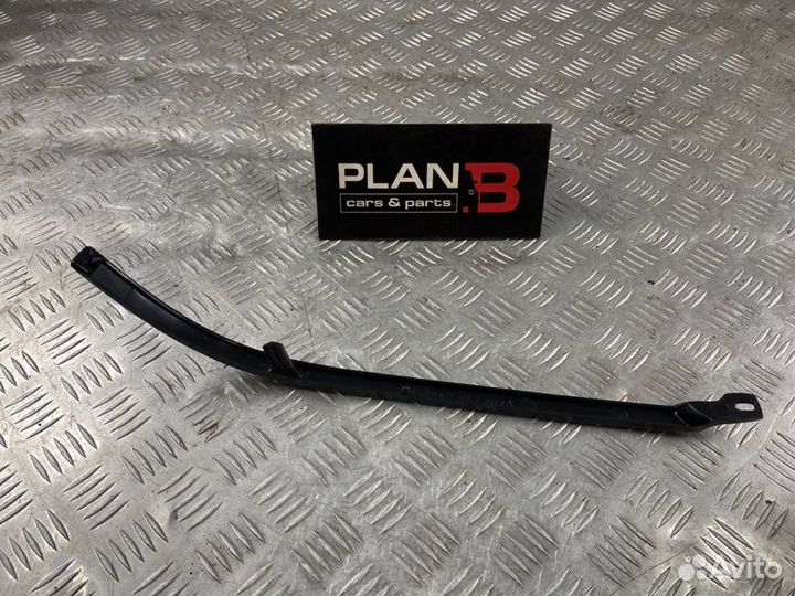 Накладка на фару передняя левая Audi 80