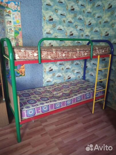 Кровать двухьярусная