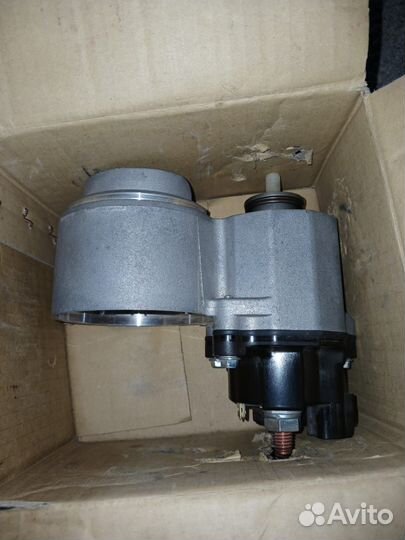 Втягивающее реле стартера Toyota Land Cruiser 200