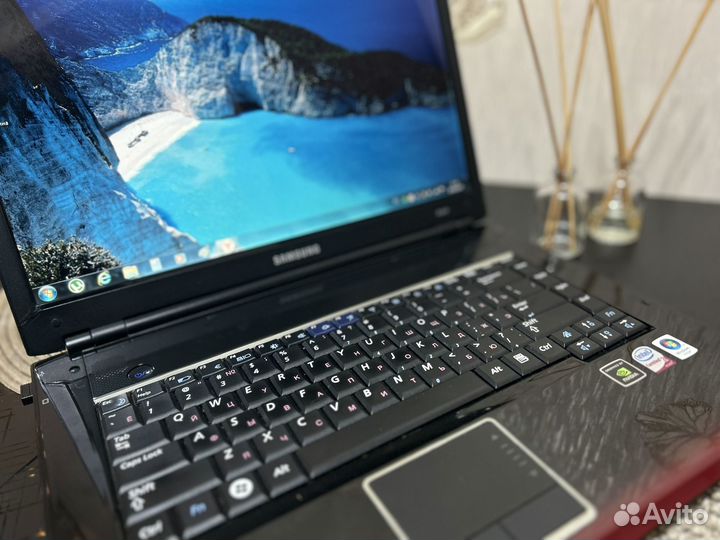 Ноутбук samsung NP-R560