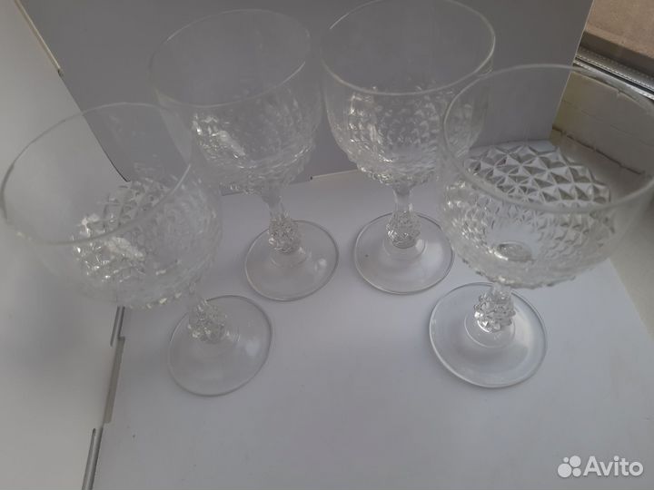 Стаканы, бокалы, стопки