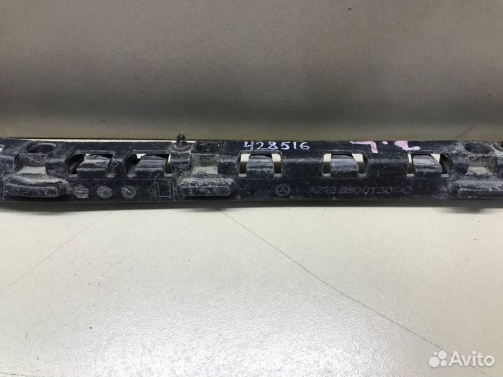 Направляющая заднего бампера левая Mercedes-Benz E