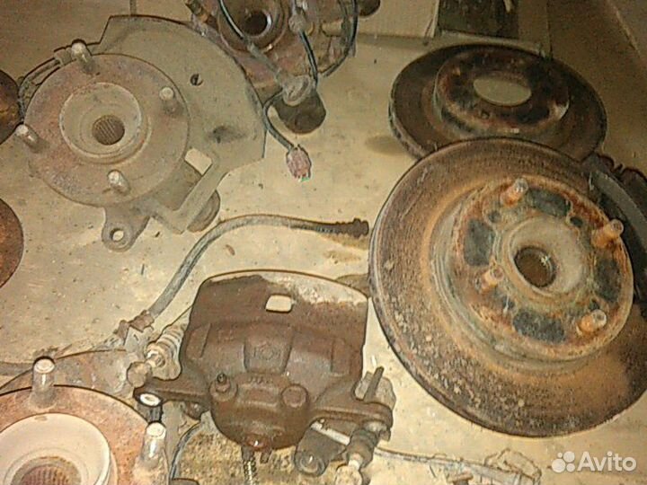 Кулаки поворотные Ниссан Санни,FB15