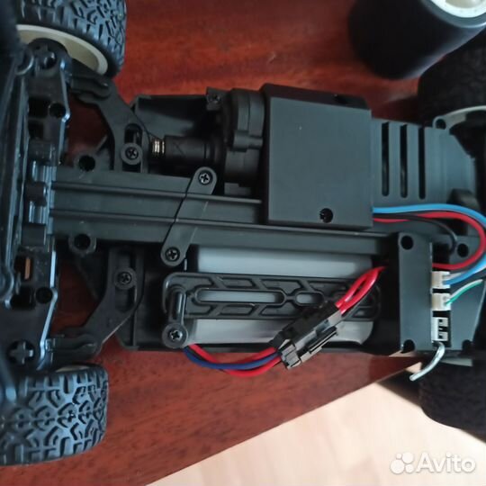 Полный привод машинка 1:16 на пульте 2.4 ггц