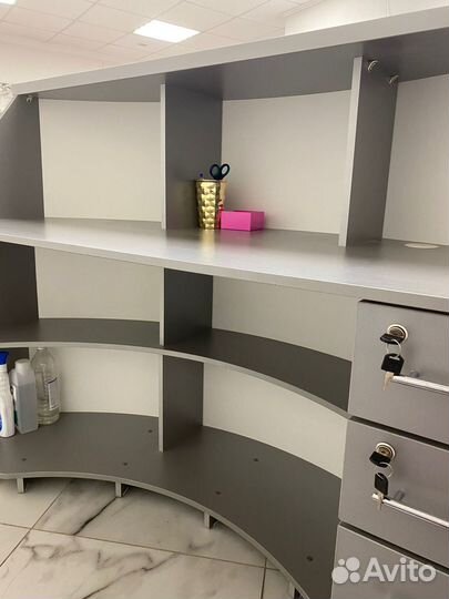 Стойка для администратора