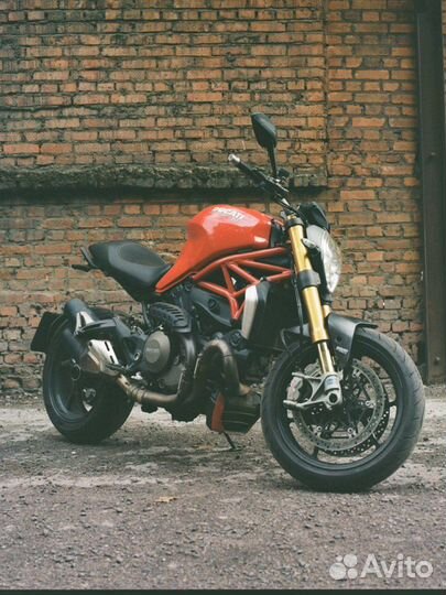 Ducati Monster 1200S