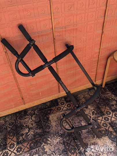 Турник настенный