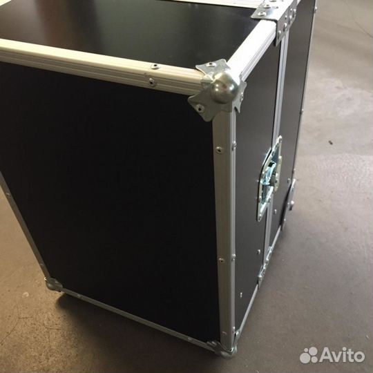 Алюминиевый кейс на 100 виниловых пластинок