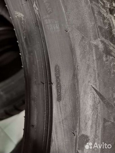 Pirelli Ice Zero 295/40 R21