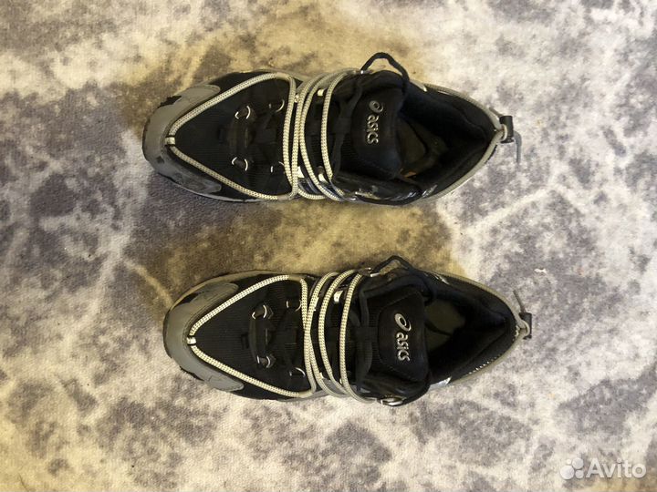 Кроссовик asics