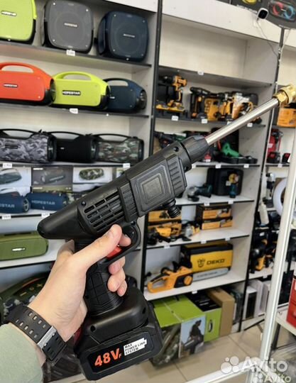 Акамуляторная мойка высокого давления