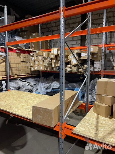 Помощник кладовщик менеджер