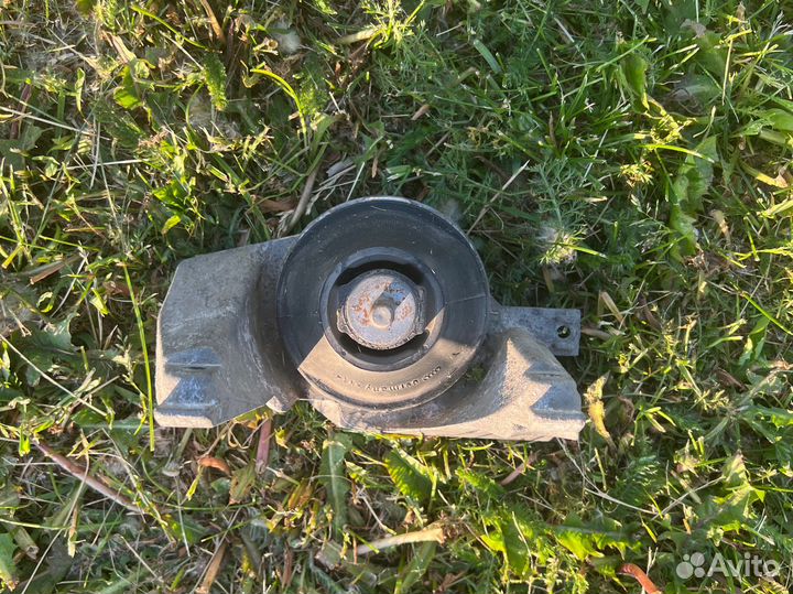 Подушка двигателя Audi a6/100 c4