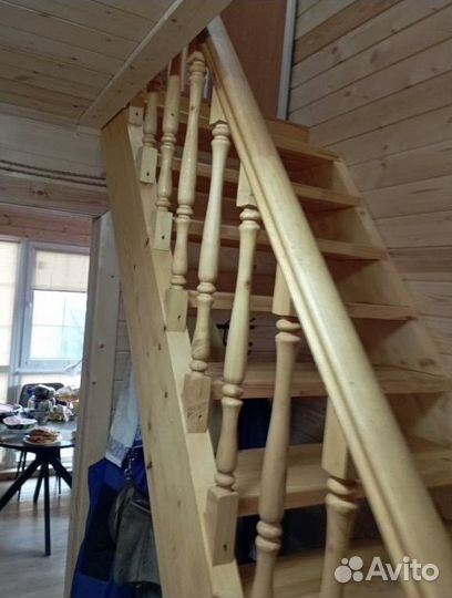Лестница деревянная