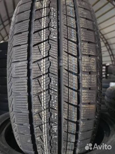 Sonix Snowrover 868 225/50 R17 H