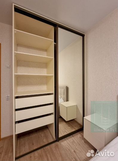 Шкаф с зеркалом