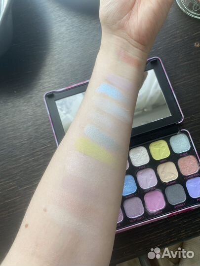 Пастельная палетка теней revolution