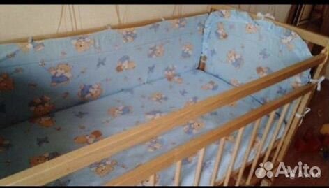 Детская кроватка с маятником