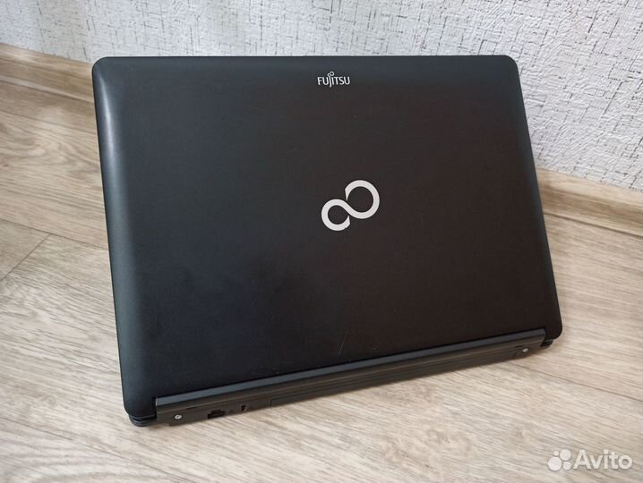 Мощный компактный ноут core i5 3Ghz\4GB\живая акб