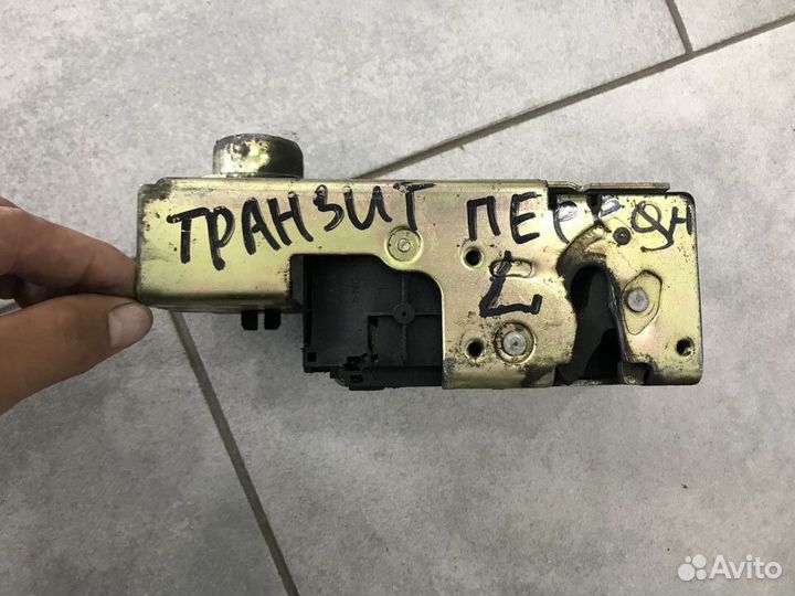 Замок передний водительский на Ford Transit