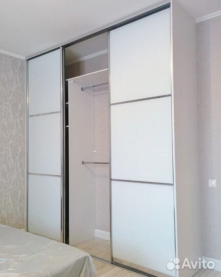 Шкаф купе с зеркалом