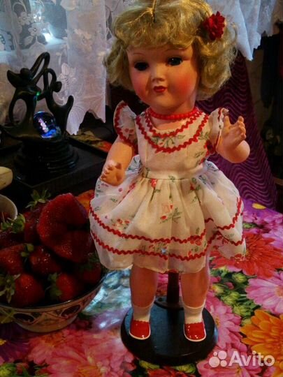 Очень яркая и красивая немецкая кукла