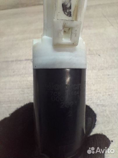 Насос омывателя лобового стекла Mazda Tribute I (2