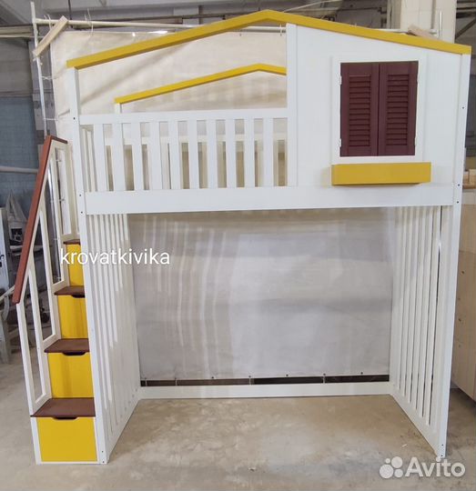 Детская кровать чердак домик с лестницей комодом