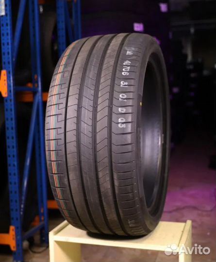 Pirelli P Zero Sports CAR 275/35 R21 и 315/30 R21 103Y