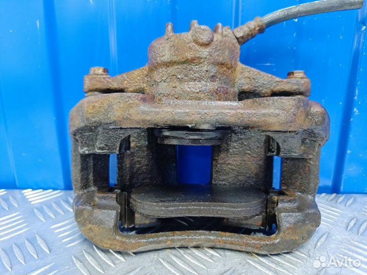 Суппорт передний правый Citroen Xsara Picasso 2.0