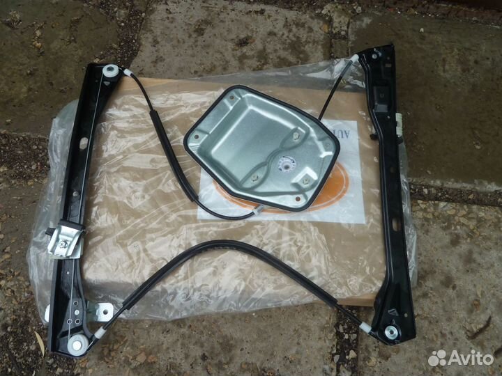 Volkswagen Golf V Стеклоподъемник передний правый