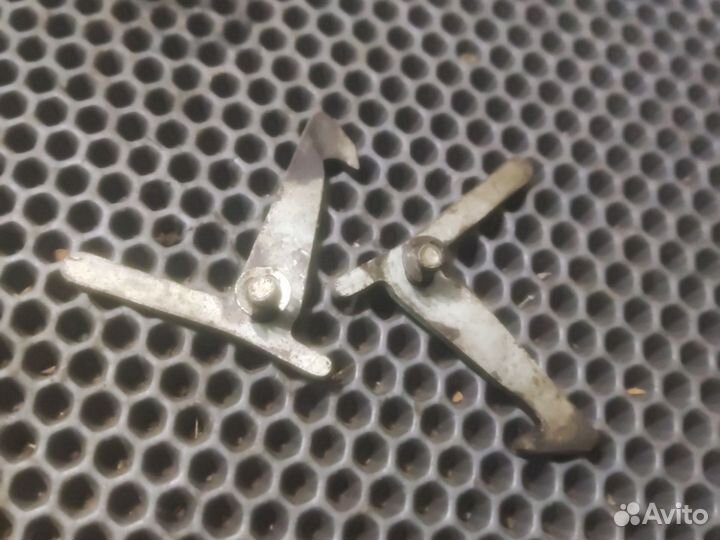 Крючки фиксации капота Иж