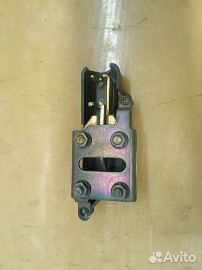 Yamaha R1 2002-2003. Замок сиденья