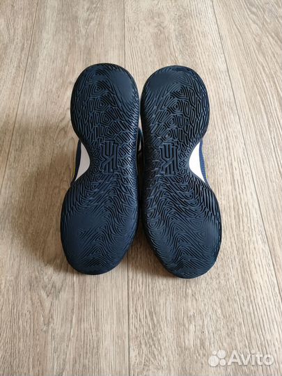 Баскетбольные кроссовки Nike kyrie flytrap 4