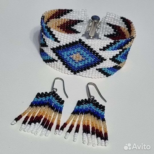 Набор браслет и серьги из бисера