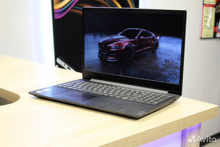 Ноутбук Lenovo с тонкими рамками