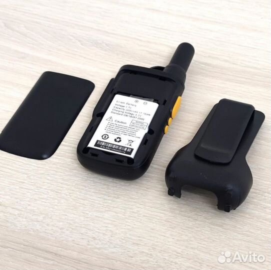 Рация-радиостанция в комплекте с наушниками