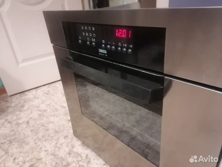 Духовой шкаф zanussizbm973X