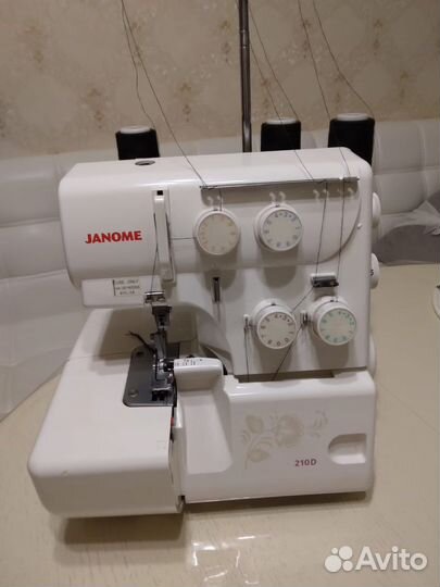 Оверлок Janome 210d