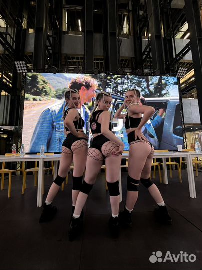 Танцевальное шоу «twinkie»