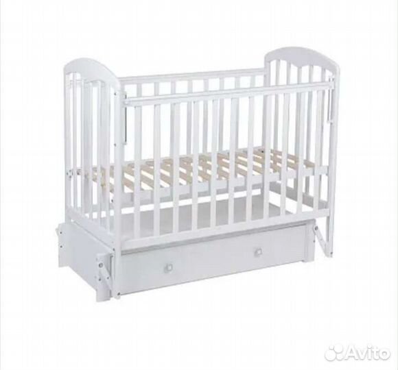 Детская кроватка с маятником