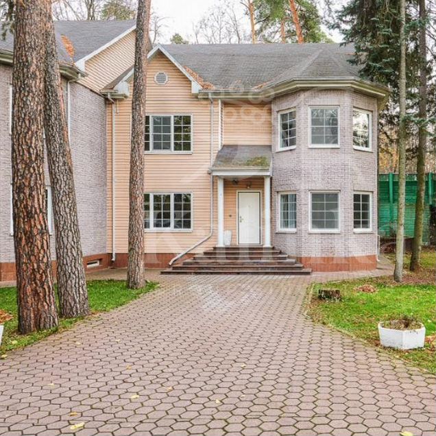 Таунхаус 890 м² на участке 34 сот.