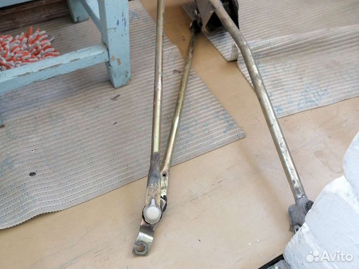 Моторчик стеклоочистителя с трапецией