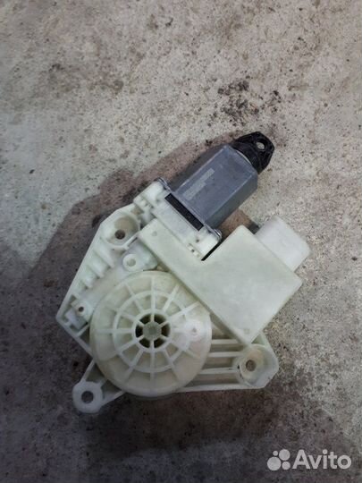 Мотор стеклоподъемника задний правый Bmw 5-Series