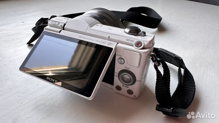 Sony Alpha 5000 белая 20.1 мп