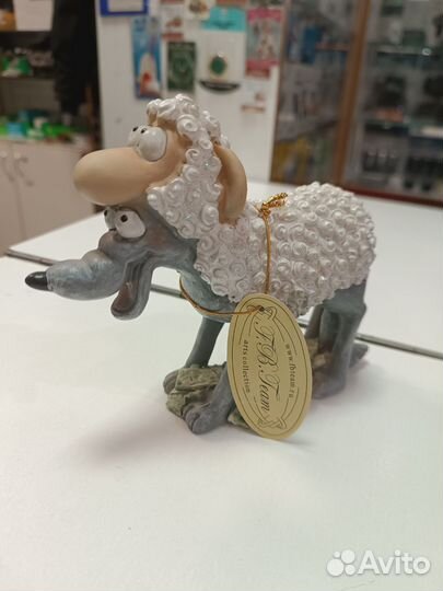 Фигурка хитрый волк