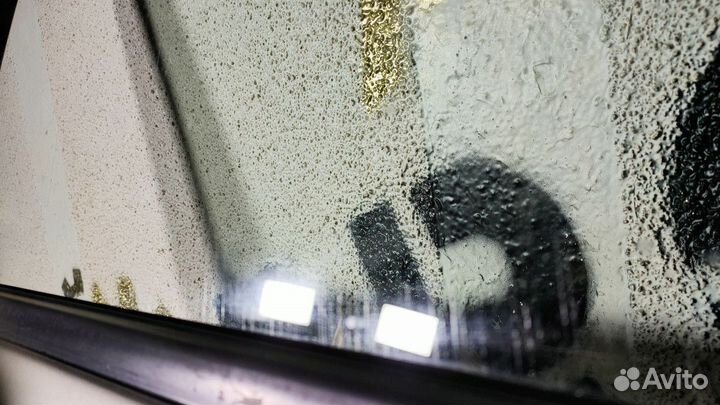 Стекло двери передней правой Mitsubishi Pajero 3